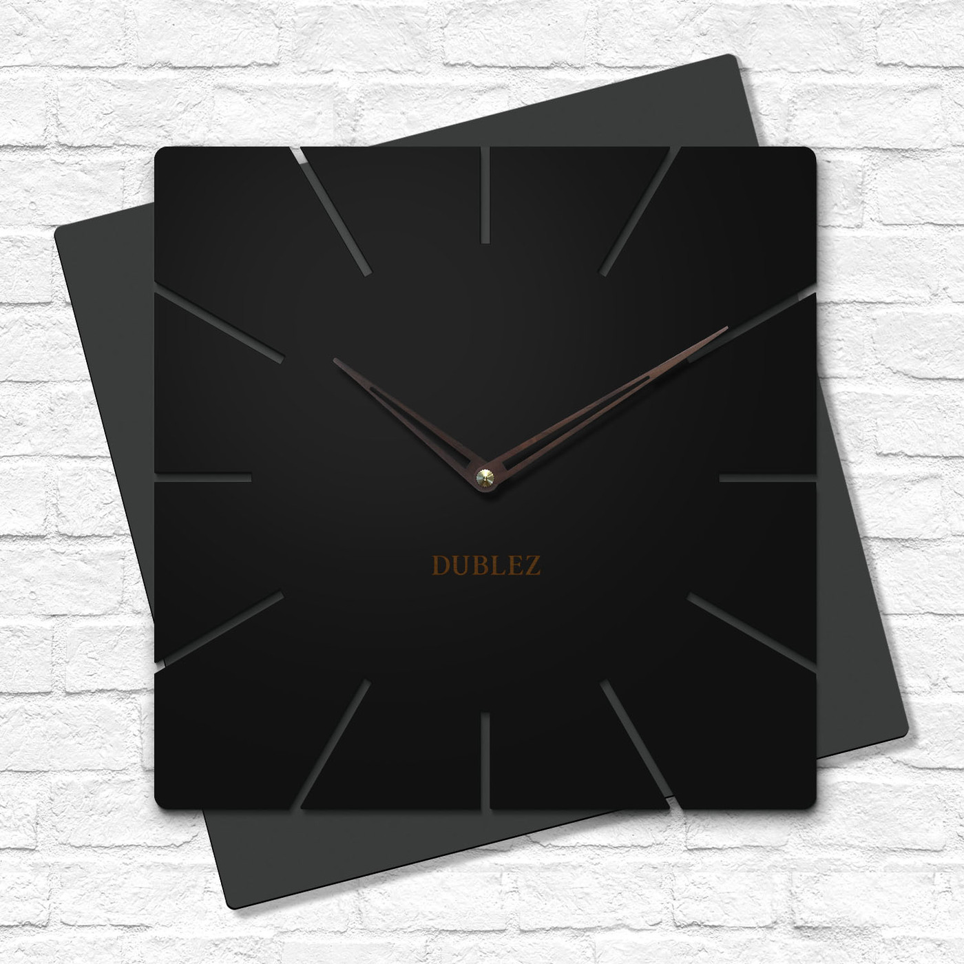 Atypické hodiny z dreva - Diagonala | Antracitovo-šedá