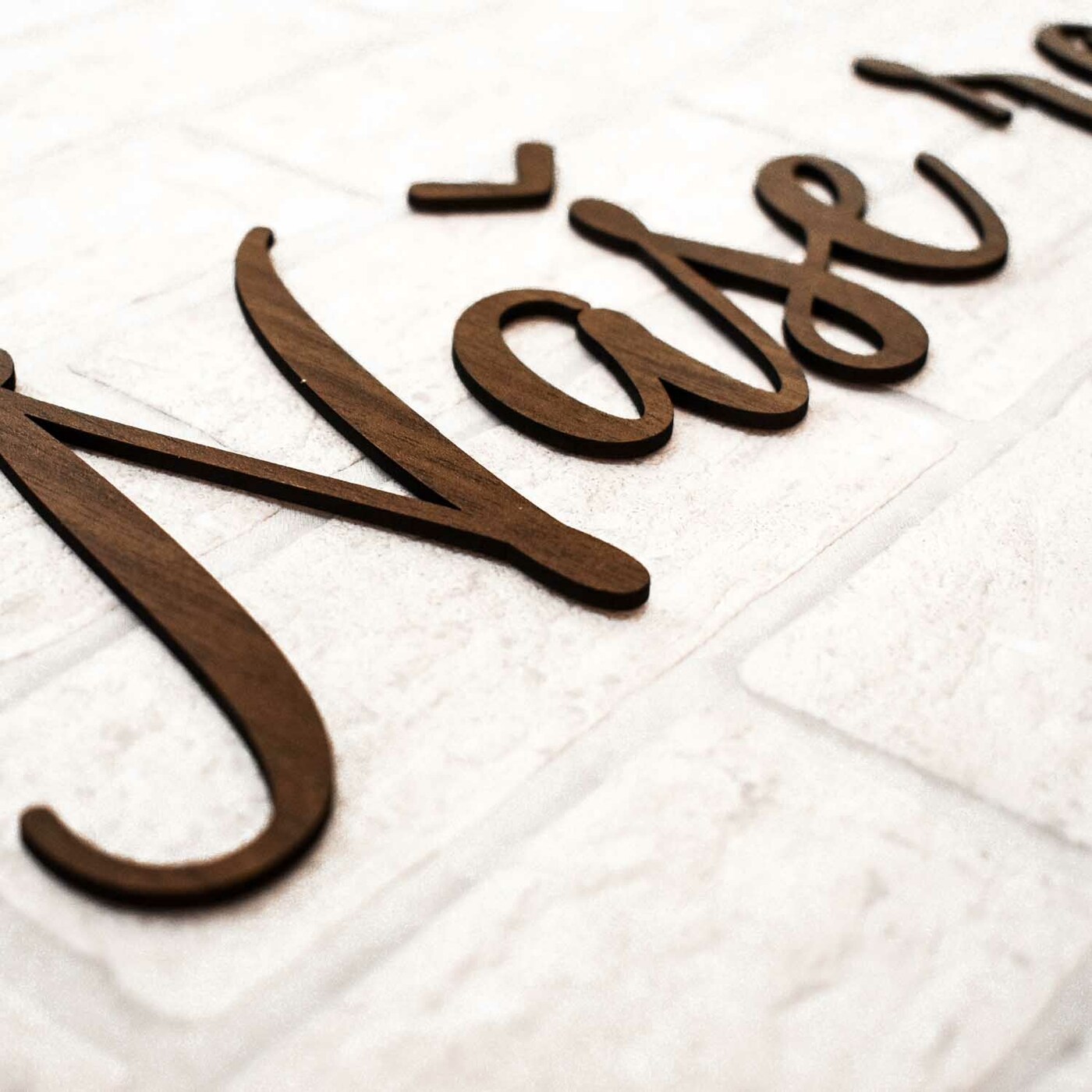 Dřevěný nápis na stěnu - Naše rodina | Ořech