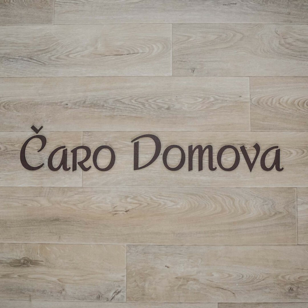 Krátky nápis z dreva - Čaro domova | Wenge