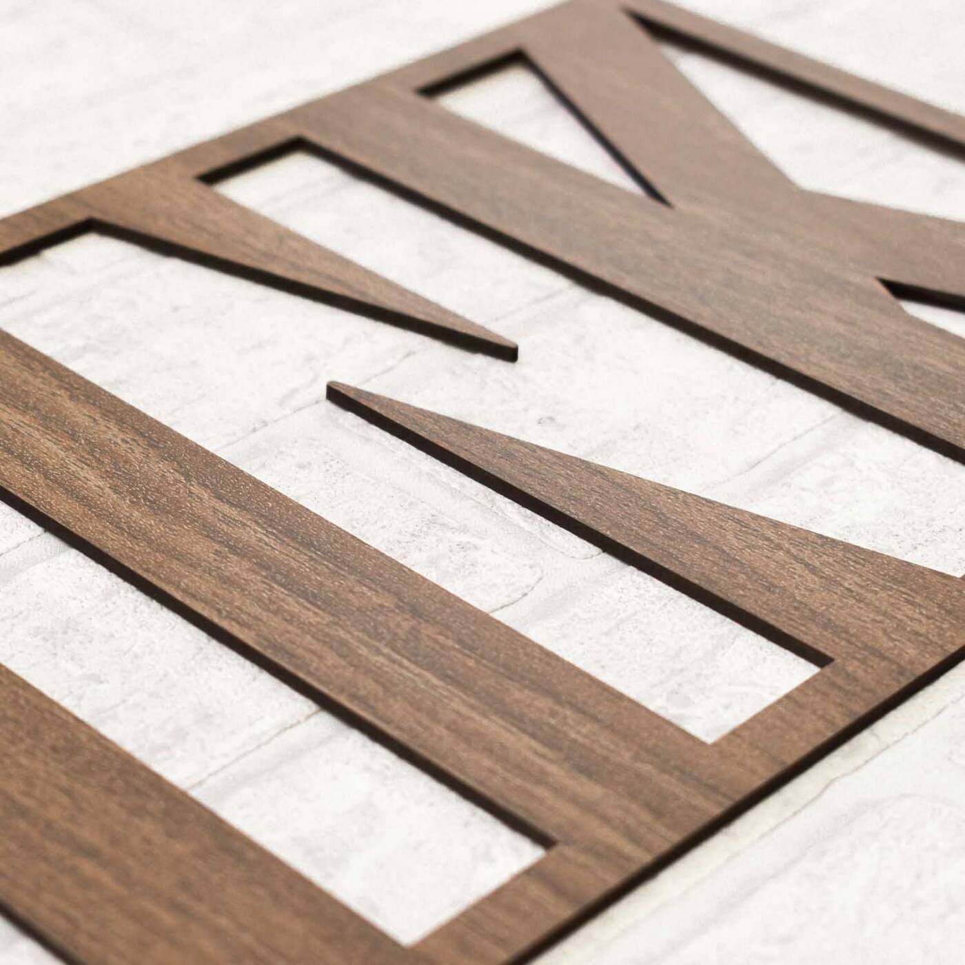 Drevený nápis na stenu - THINK | Orech