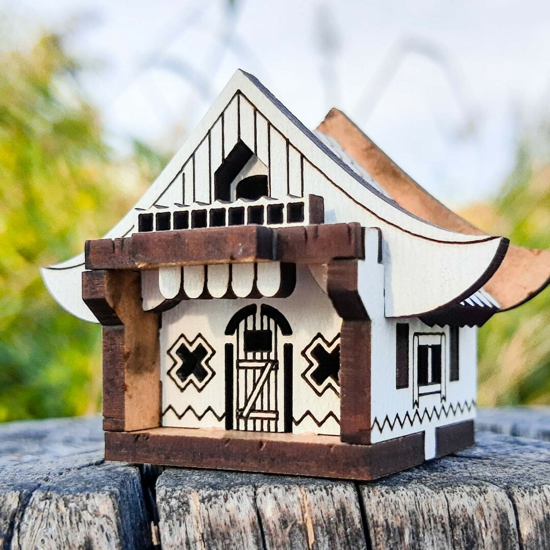 Drevený vianočný domček