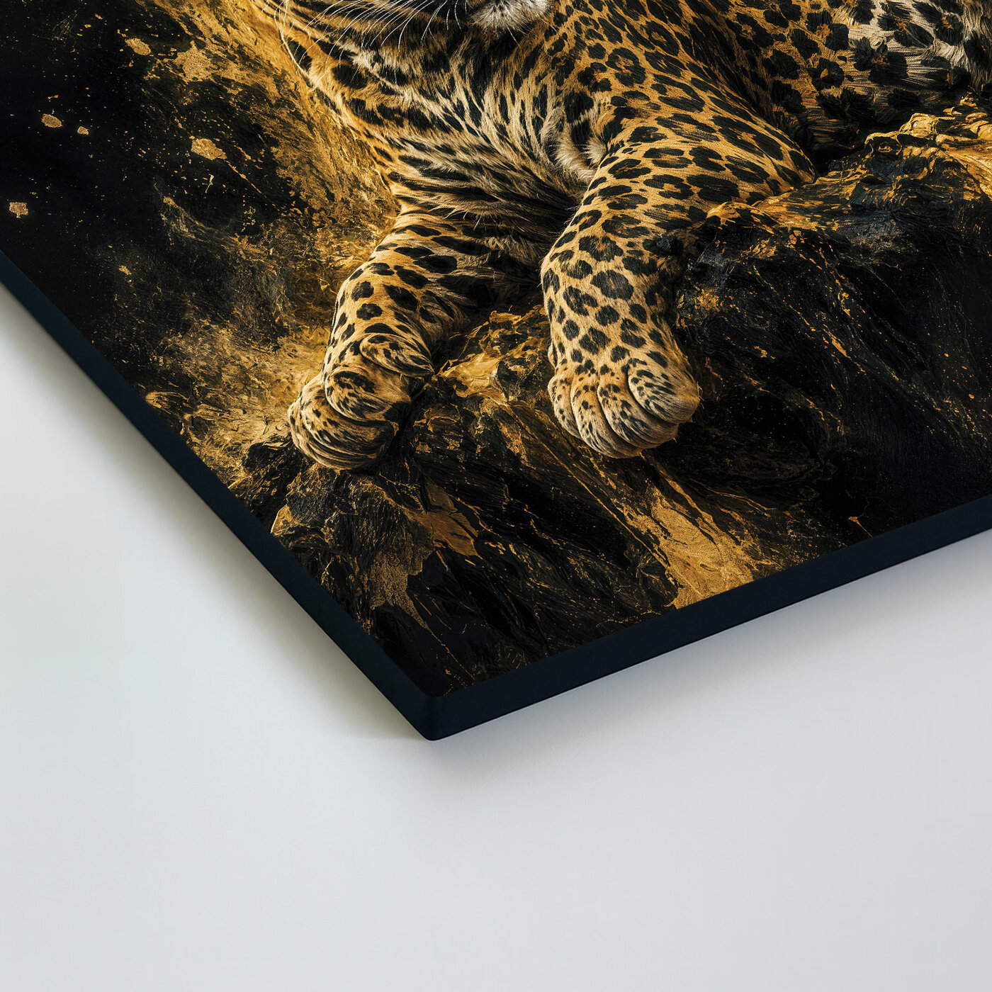 Čierno-zlatý obraz na dreve - Leopard