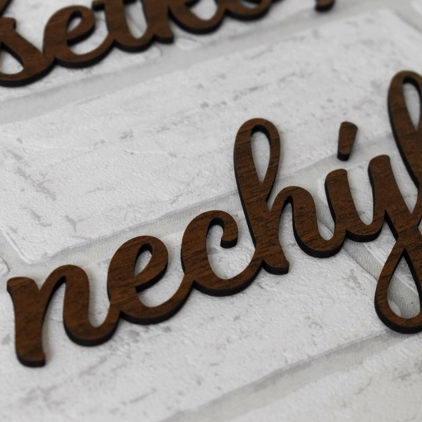 Citát na stenu - Možno nemáme všetko, ale spolu nám nič nechýba. | Orech