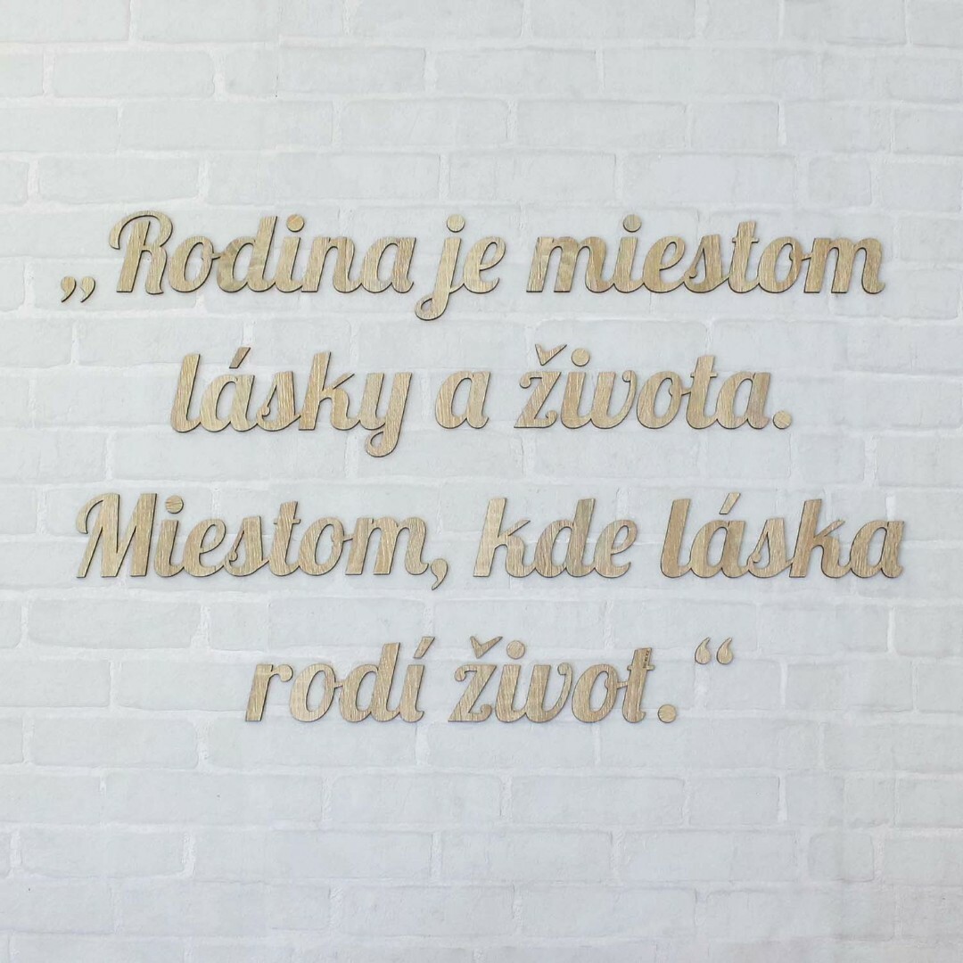 Drevený citát o rodine na stenu | Dub Sonoma