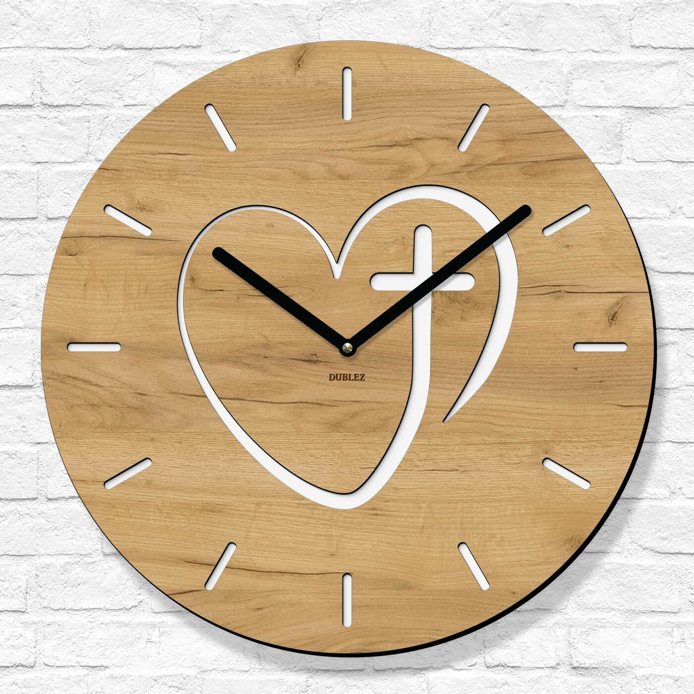 Drevené hodiny pre veriacich - Kríž v srdci | Dub zlatý