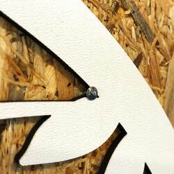 Príklad montáže výrobku DUBLEZ prostredníctvom klinčeku s malou hlavičkou.