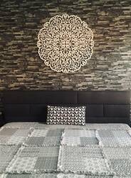 Mandala szépen kiegészíti vásárlónk, Rita hálószobájának belső terét: „A mandala gyönyörű és könnyű anyagból készült. A szállítás gyors volt.”