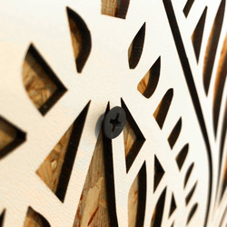 Príklad montáže výrobku DUBLEZ prostredníctvom šróbu s malou hlavičkou.