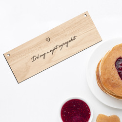 Egyedi szöveggel ellátott fa tábla