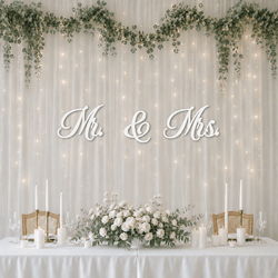 Drevený svadobný nápis - Mr. &amp; Mrs. | Biela