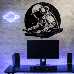 Vyřezávaný obraz na stěnu - DJ Astronaut | Černá