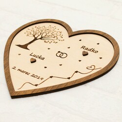 Darček na svadbu - drevený podnos na prstene Srdiečko