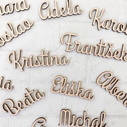 Drevené menovky na svadbu