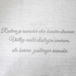 Drevená samolepka na stenu - citát o rodine | Strieborná