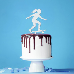 Zápich s vlastným menom do torty - Skateboardistka | Biela