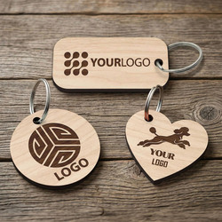 Drevené kľúčenky pre firmy s vlastným logom