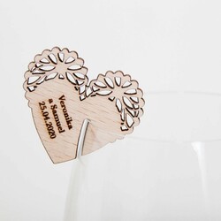 Darček pre hostí - Drevená ozdoba Srdiečko na pohár s gravírovaním