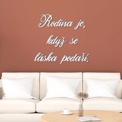 Citát o rodině a lásce - samolepka ze dřeva | Bílá
