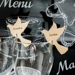 Drevené svadobné menovky na pohár - holubička