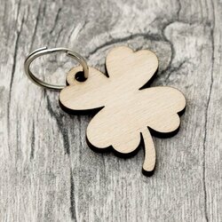 Dřevěná klíčenka s vlastním textem - Čtyřlístek
