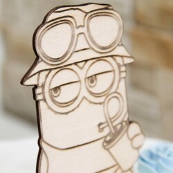 Drevená postavička na tortu - Mimoň