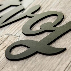 Drevená nálepka na stenu - citát o rodine | Čierna