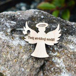 Gravírovaná klíčenka ze dřeva - Tvůj strážný anděl