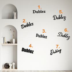 Vlastné meno na stenu z dreva