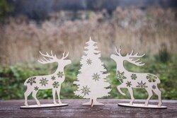 Drevené dekorácie - Soby s vianočným stromčekom  | Buková preglejka