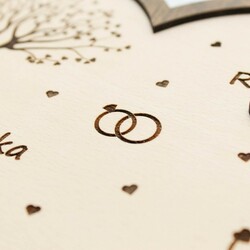 Darček na svadbu - drevený podnos na prstene Srdiečko