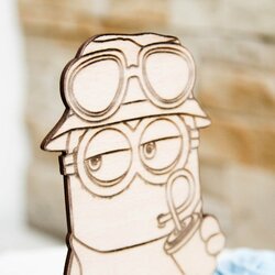 Drevená postavička na tortu - Mimoň