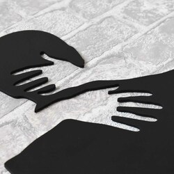 Fa fali dekoráció a hálószobába - A szerelmesek ölelése | Fekete