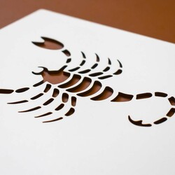 Dřevěný obraz na zeď - Znamení Štír | Bílá