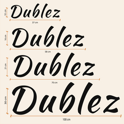 Vlastné meno na stenu z dreva