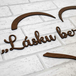 Náboženská nálepka ze dřeva - Láska a kříž | Ořech