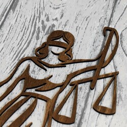 Fa fali dekoráció - Az igazság Istennője | Dió