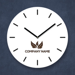 Drevené hodiny na mieru s logom firmy | Biela