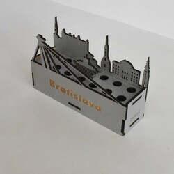 Drevený stojan na perá - Bratislava | Strieborná