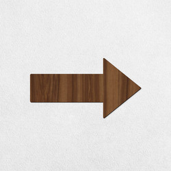 Smerovaná dřevěná orientační šipka | Ořech