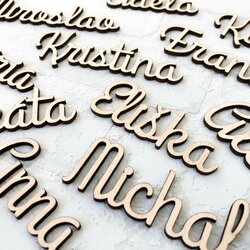 Drevené menovky na svadbu