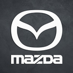 Logo Mazda sculptat pe perete