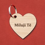 Dřevěný přívěšek na klíče - Miluji Tě